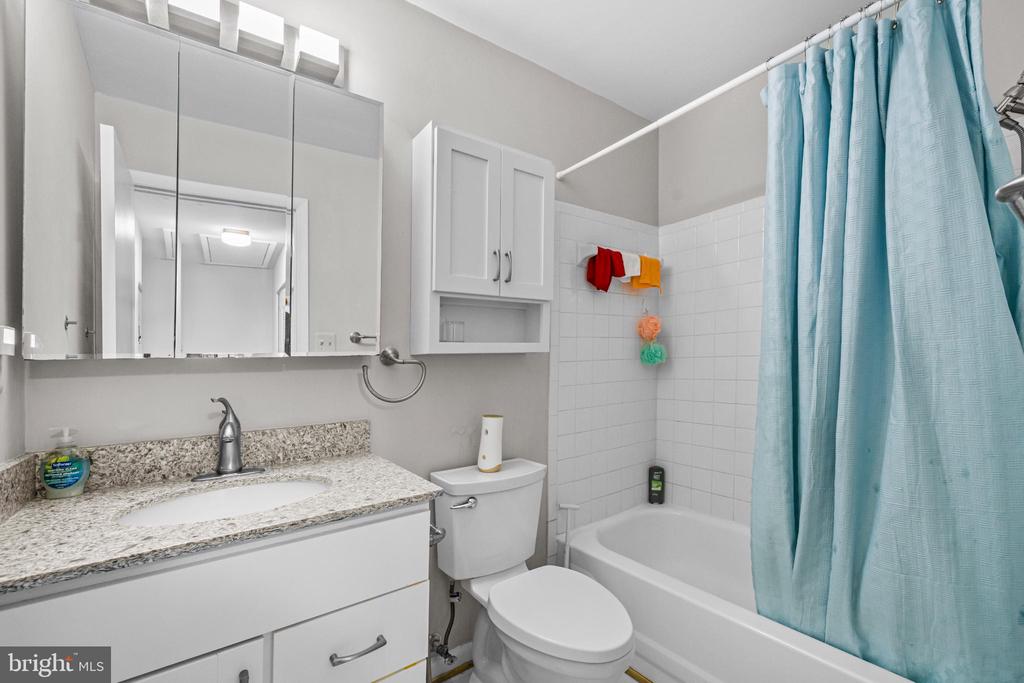 7105 ORA GLEN COURT