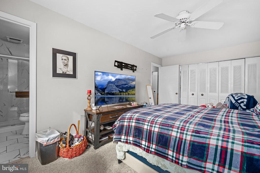 7105 ORA GLEN COURT