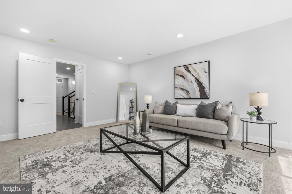 4919 DEVITT PLACE