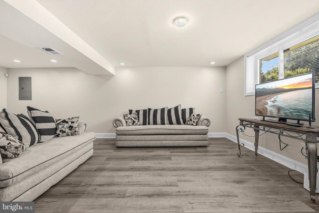 1504 BIRCHWOOD DRIVE