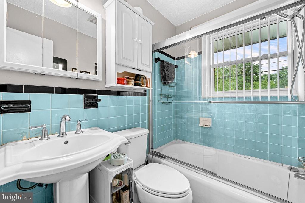 8408 CARROLLTON PARKWAY