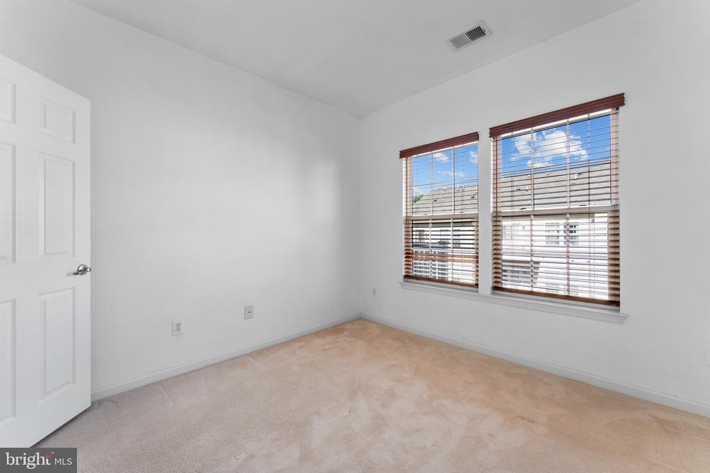 5656 VIRGINIA LANE Unit: 70