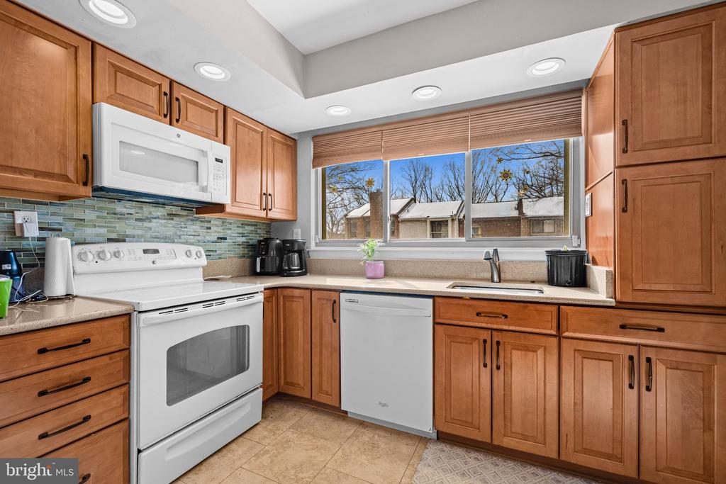 7105 ORA GLEN COURT