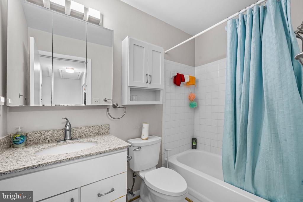 7105 ORA GLEN COURT
