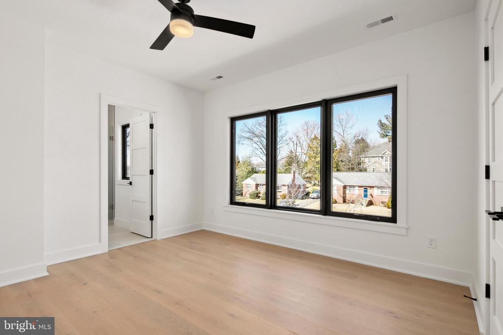 6580 WILLIAMSBURG BOULEVARD