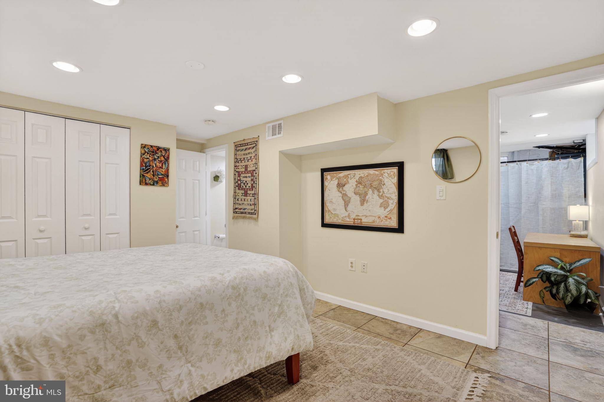 2604 S TROY STREET S