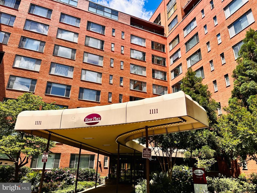 1111 ARLINGTON BOULEVARD 210