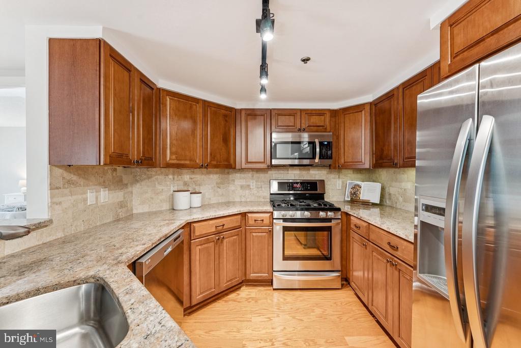 1045 N UTAH STREET N Unit: 2-212