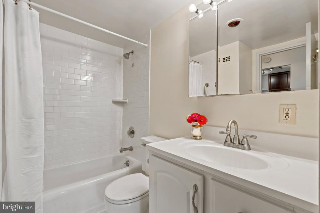 4501 ARLINGTON BOULEVARD Unit: 611