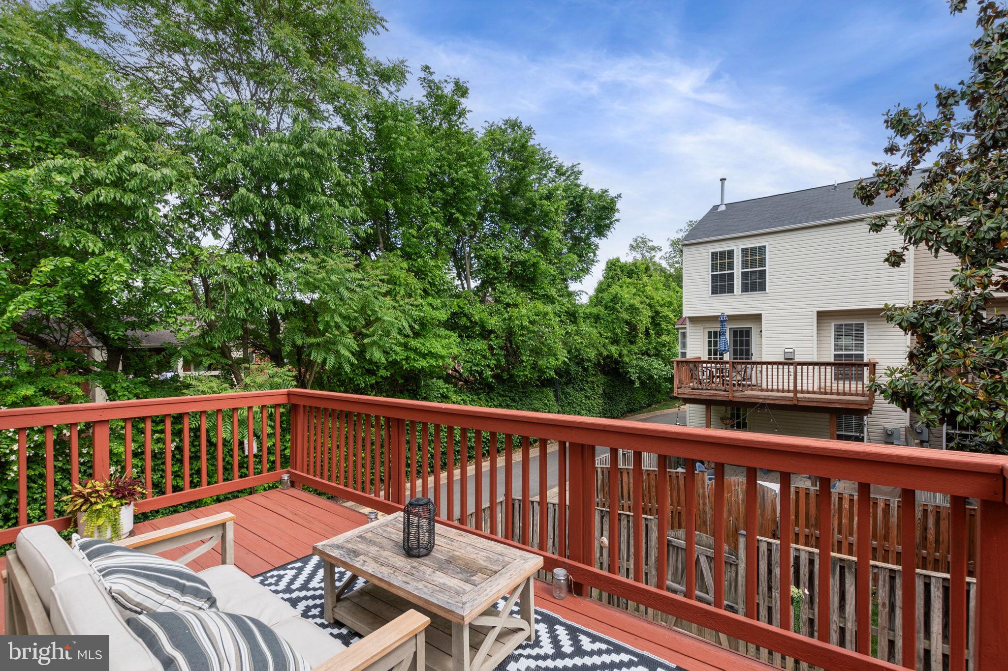 140 Ingle Pl
