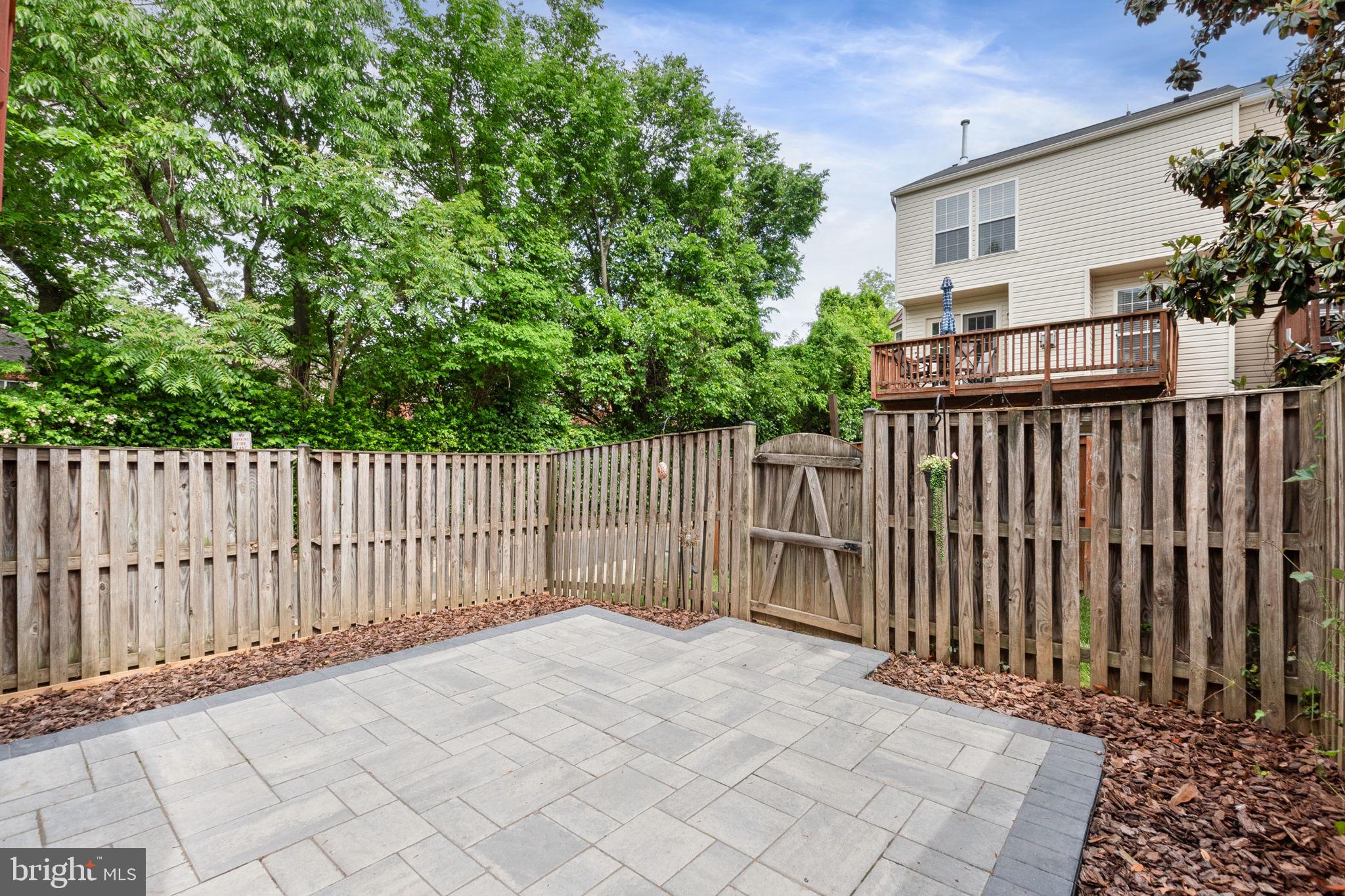 140 Ingle Pl