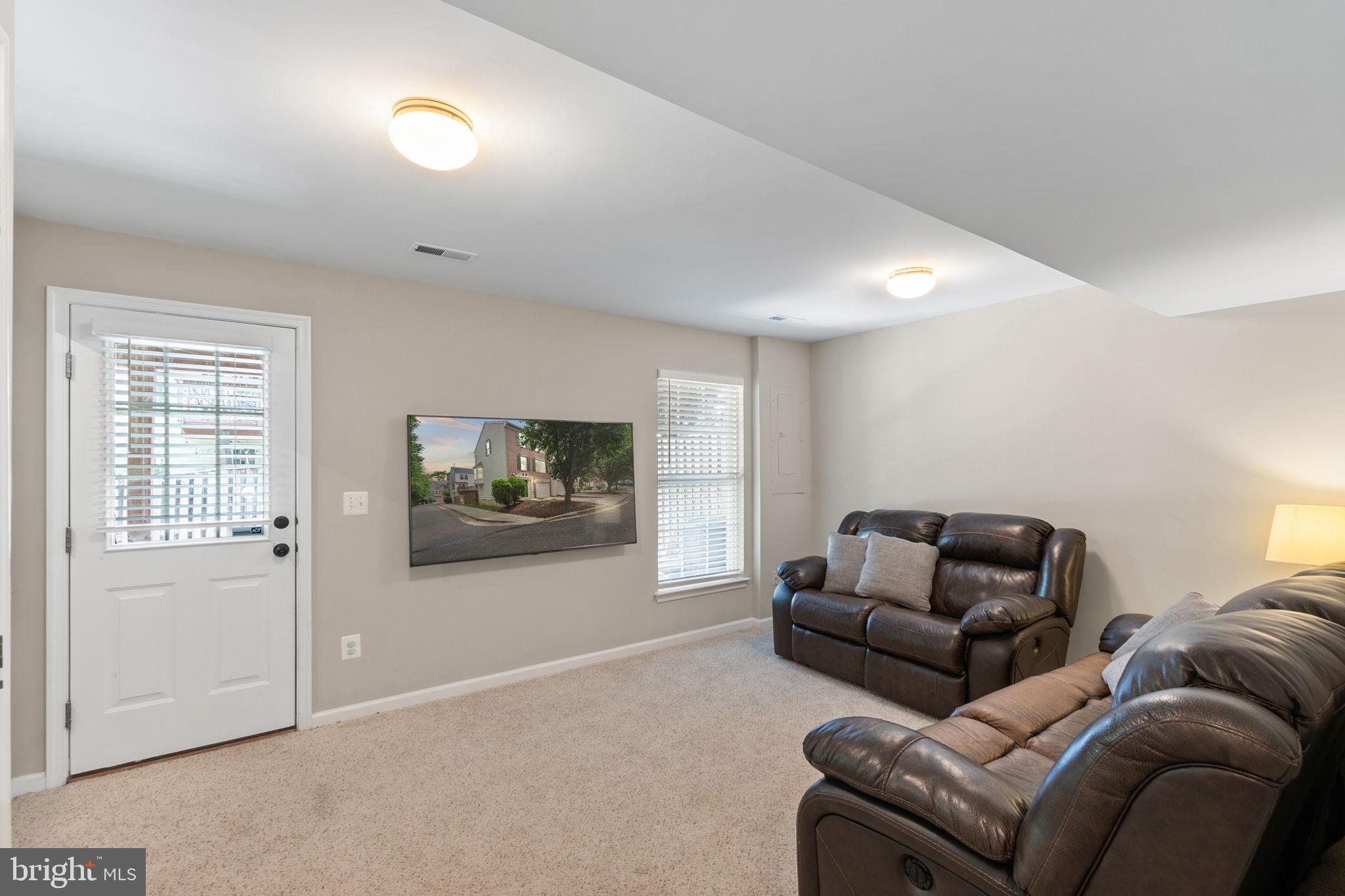 140 Ingle Pl