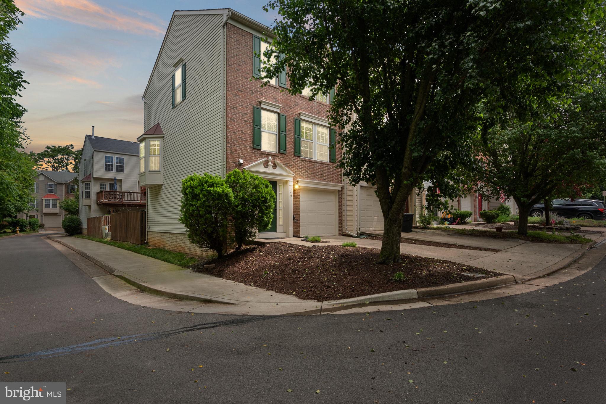 140 Ingle Pl
