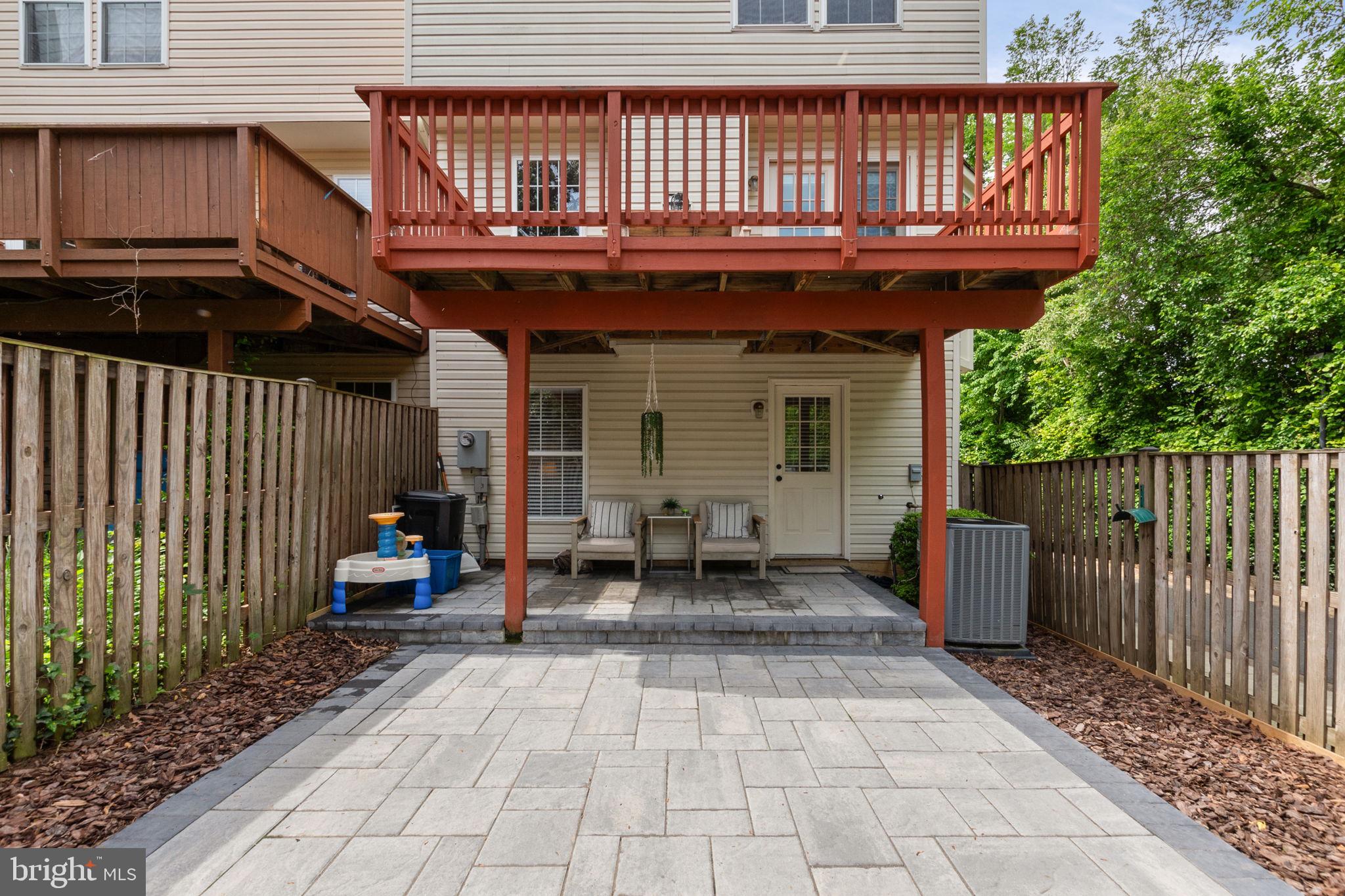140 Ingle Pl