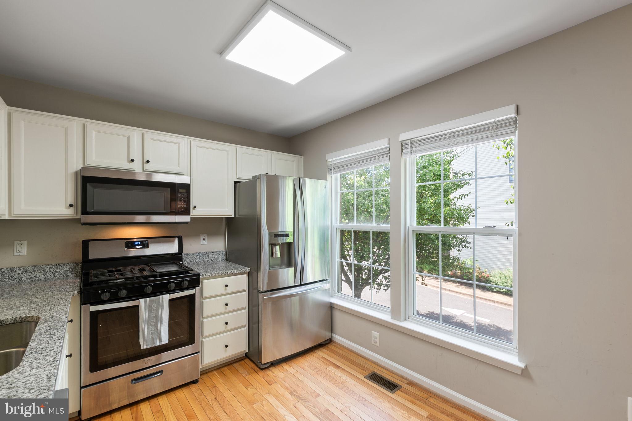140 Ingle Pl