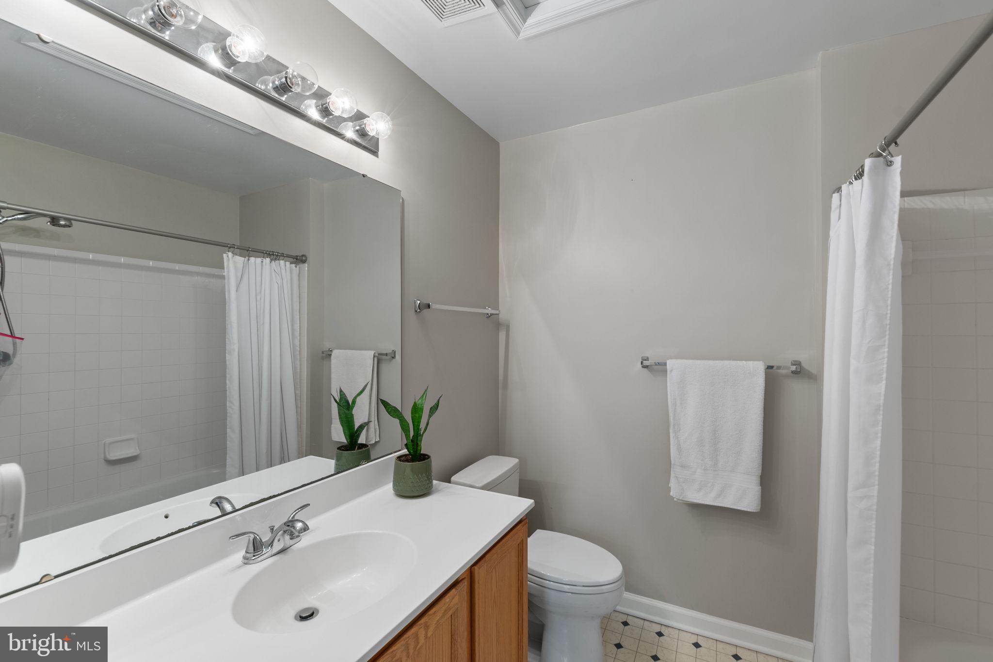 140 Ingle Pl