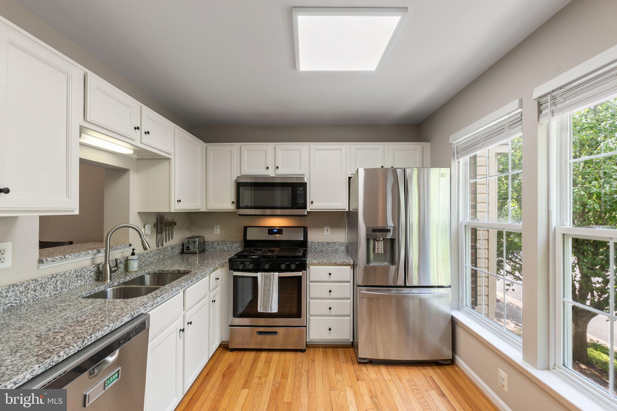 140 Ingle Pl