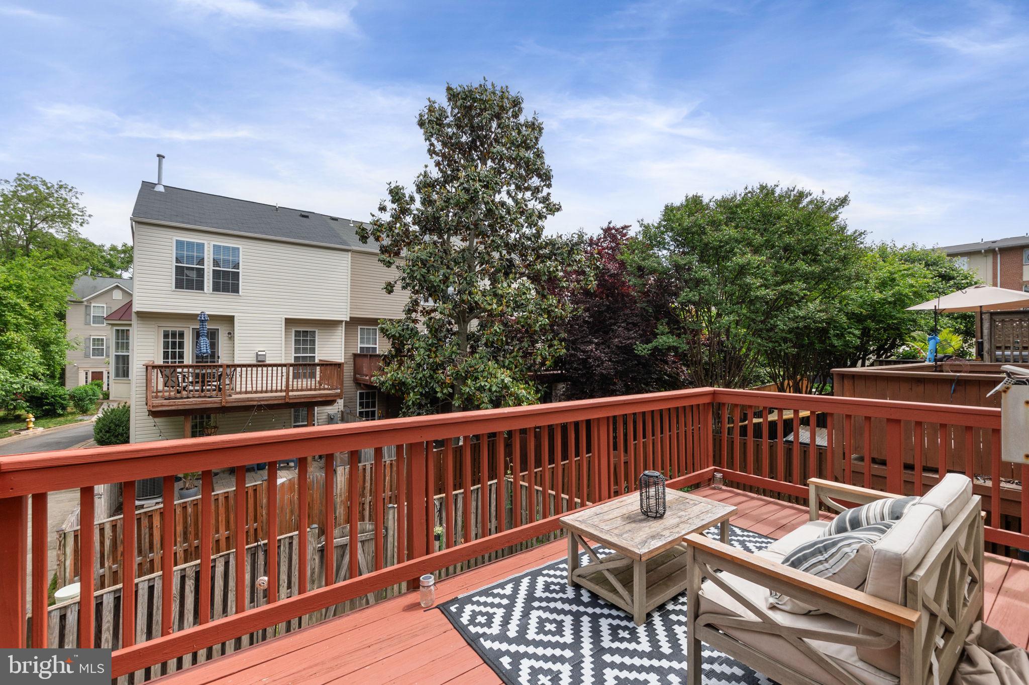 140 Ingle Pl
