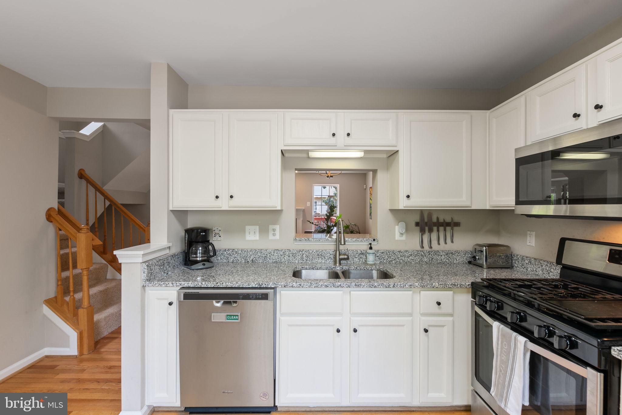 140 Ingle Pl