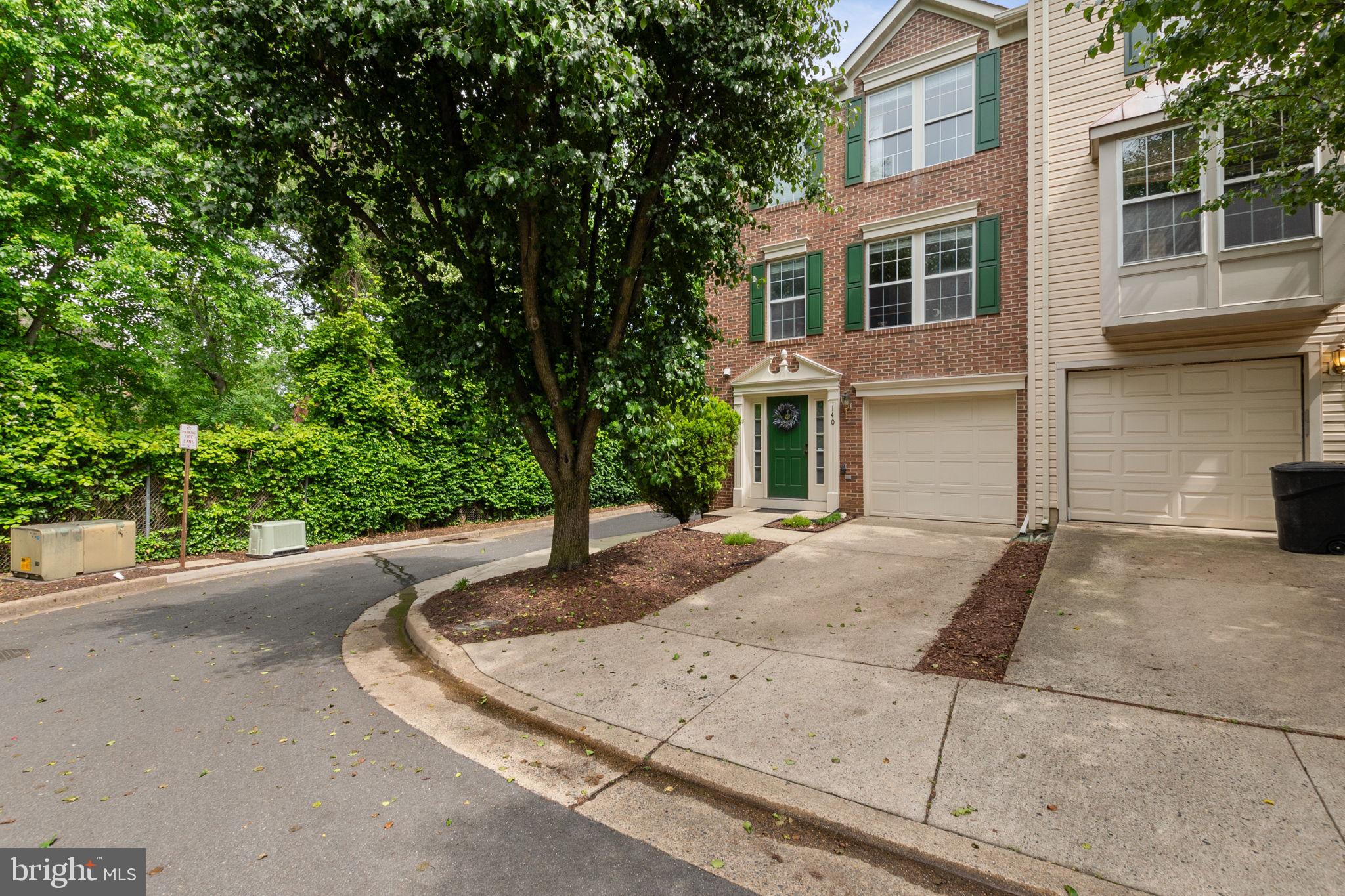 140 Ingle Pl