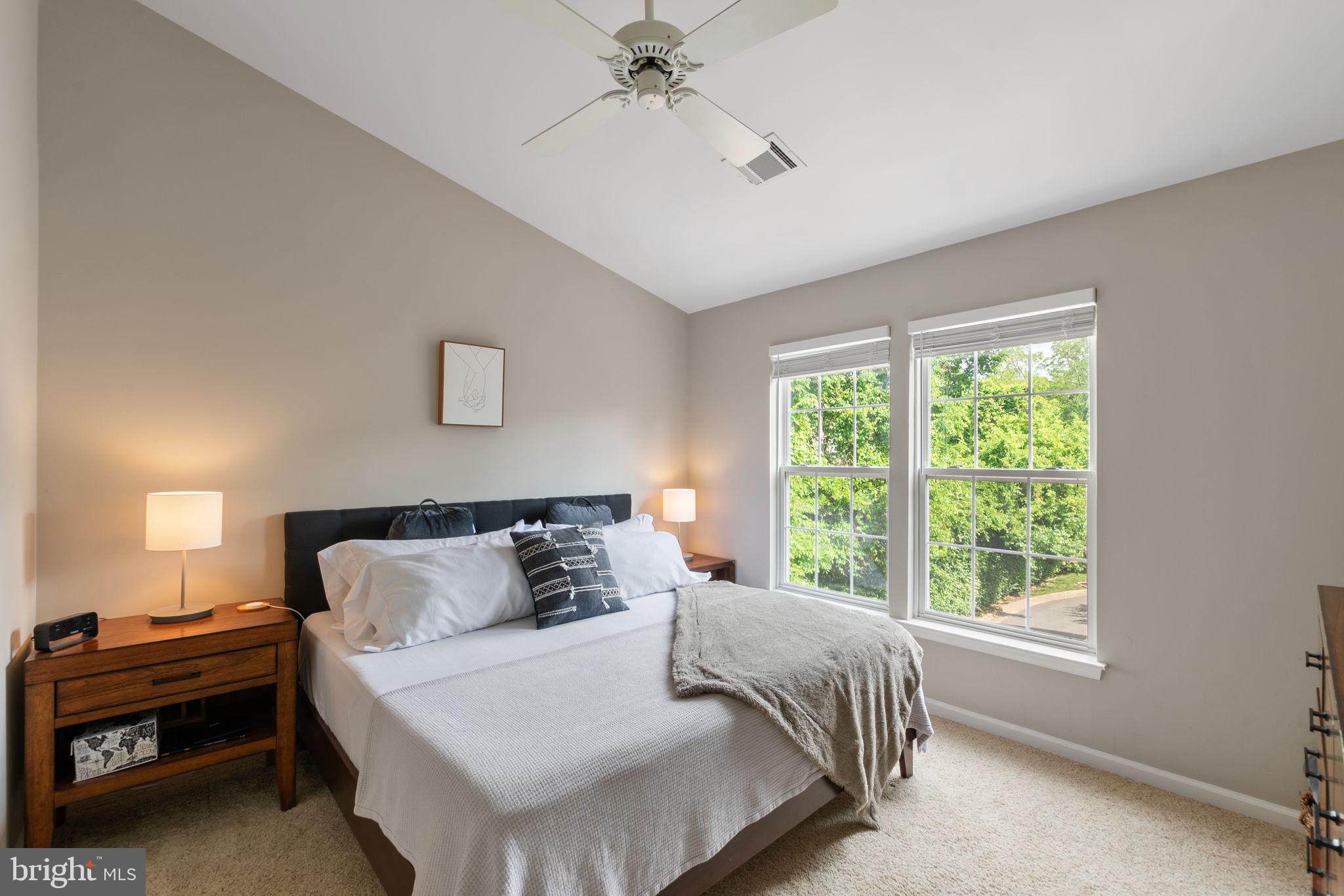140 Ingle Pl