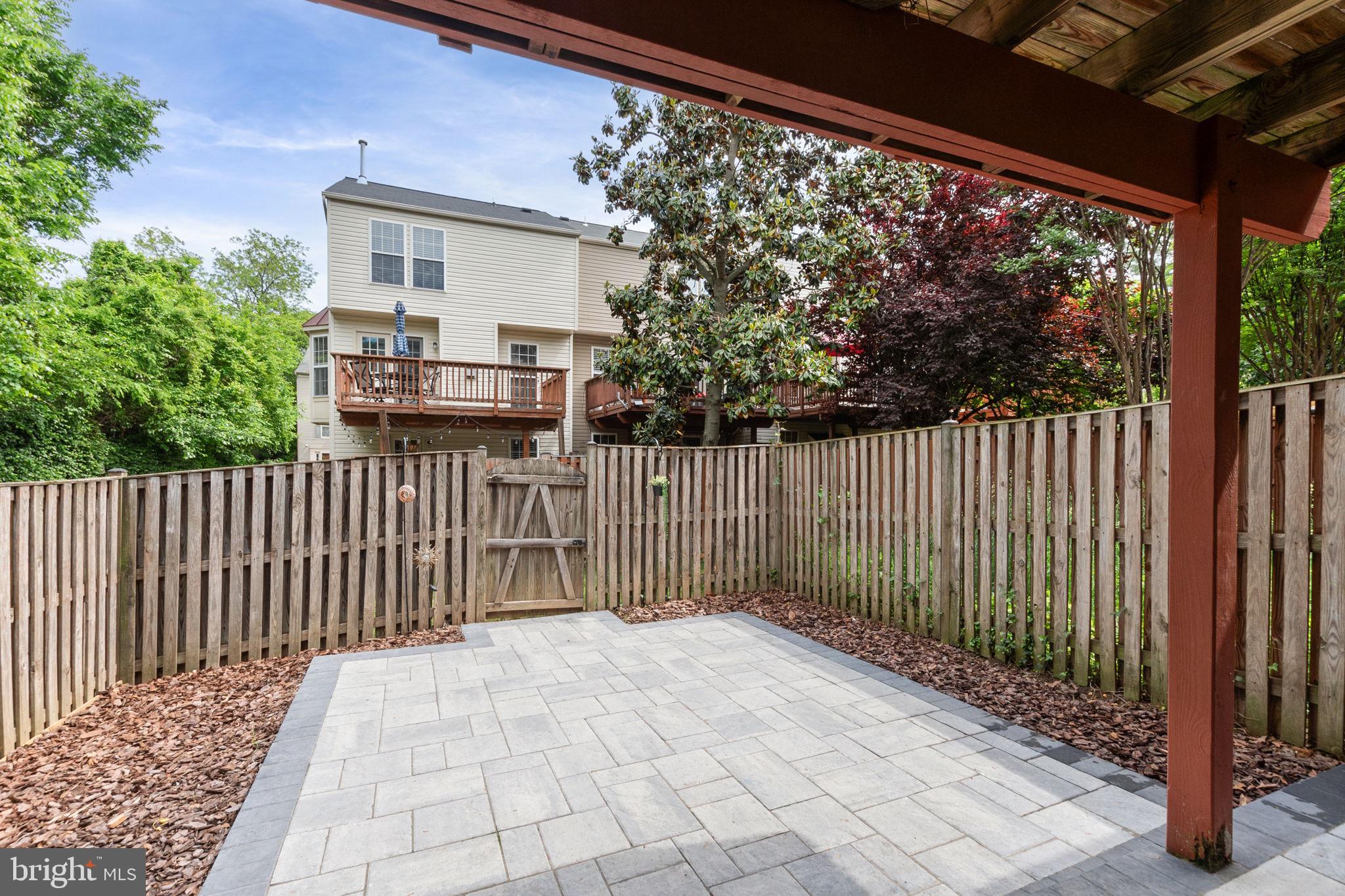 140 Ingle Pl