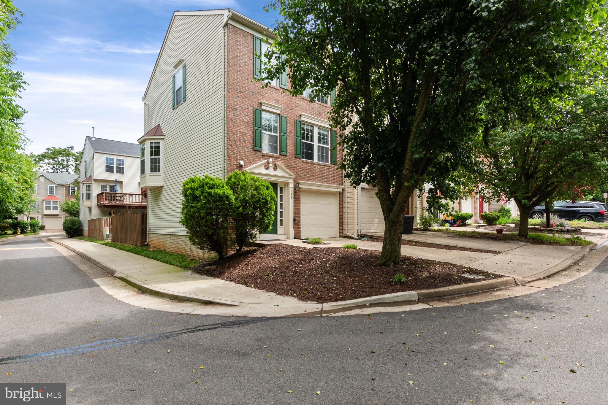 140 Ingle Pl