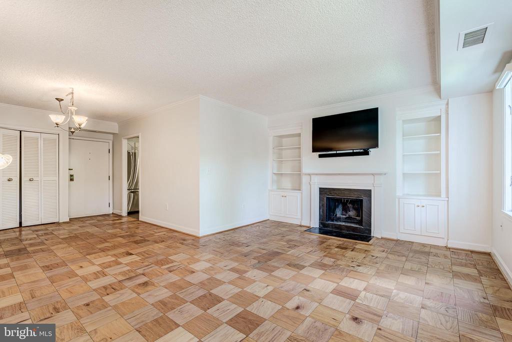 800 S SAINT ASAPH STREET 216