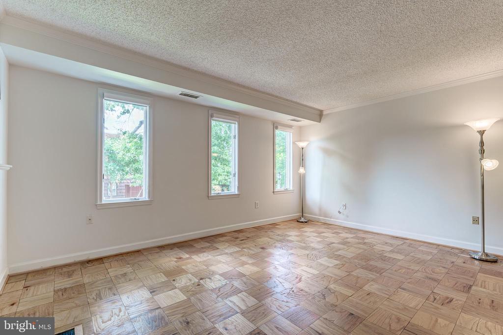 800 S SAINT ASAPH STREET 216