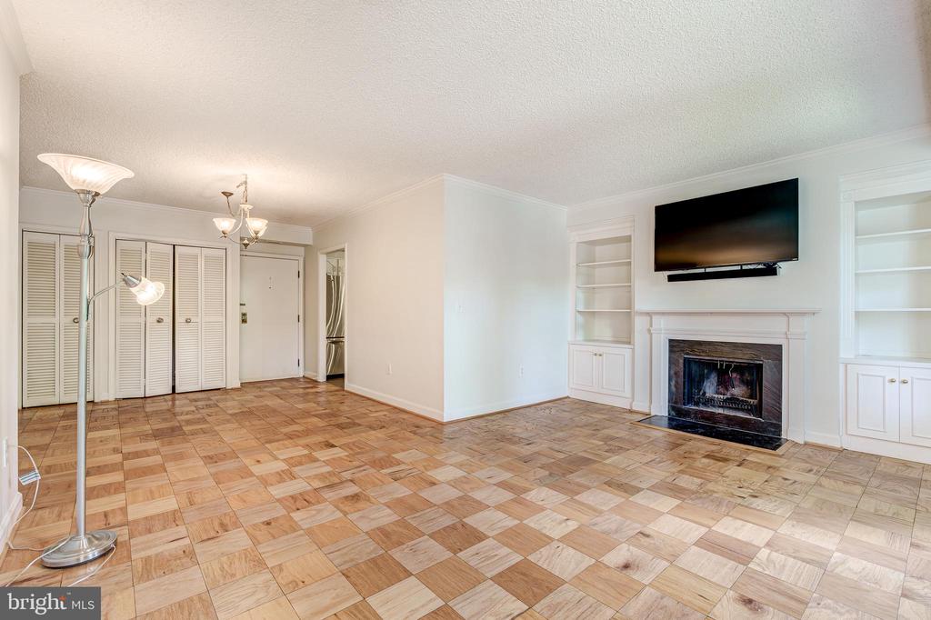 800 S SAINT ASAPH STREET 216