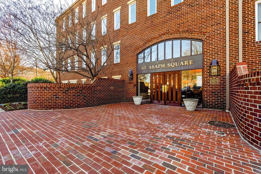 801 S PITT STREET 424