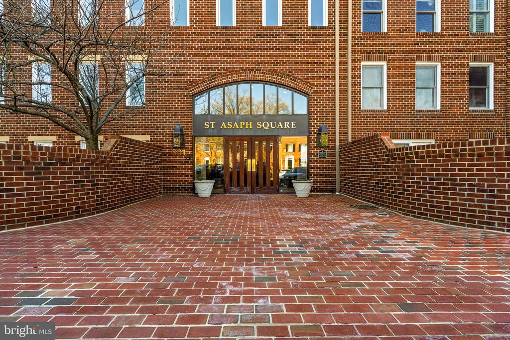 801 S PITT STREET 424