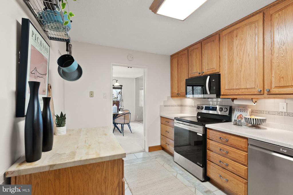 203 YOAKUM PARKWAY 507