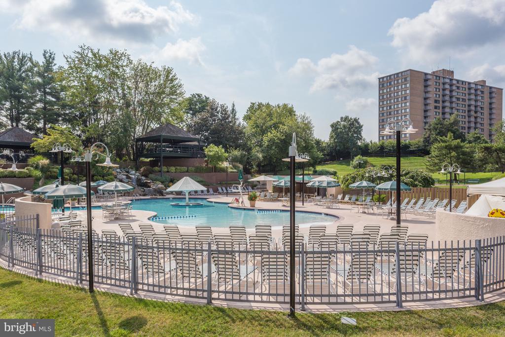 307 YOAKUM PARKWAY 501