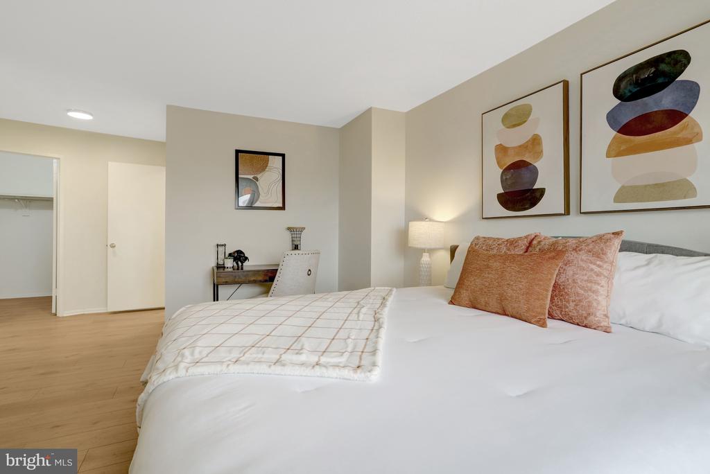 307 YOAKUM PARKWAY 501