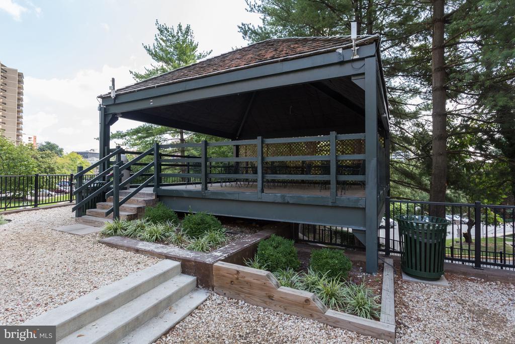 307 YOAKUM PARKWAY 501
