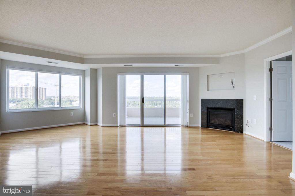 3101 N HAMPTON DRIVE Unit: 1411