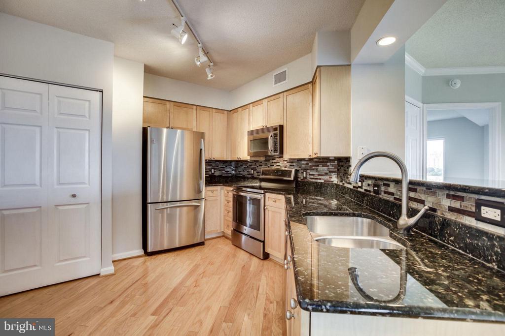 3101 N HAMPTON DRIVE Unit: 1411