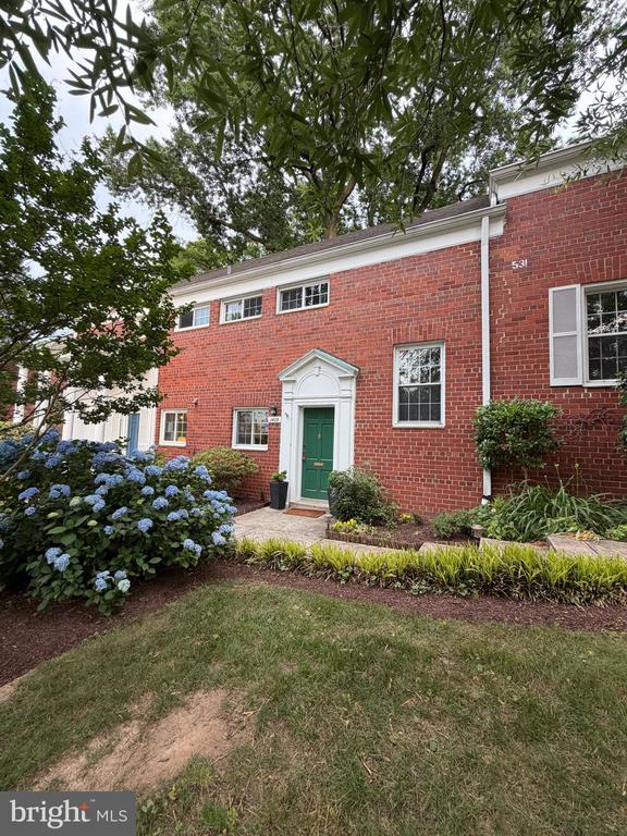 1410 MARTHA CUSTIS DR