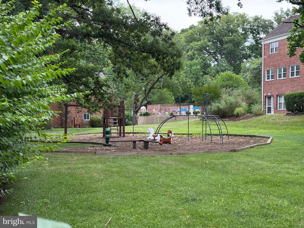 1410 MARTHA CUSTIS DR