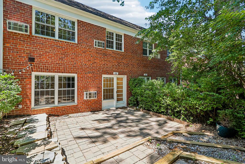 1410 MARTHA CUSTIS DR