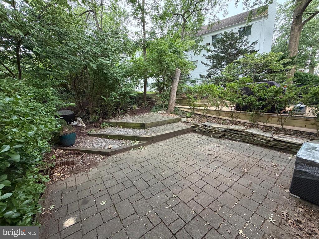 1410 MARTHA CUSTIS DR