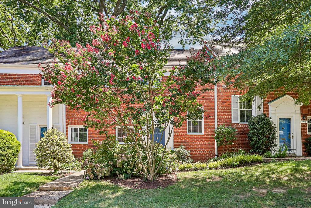 1410 MARTHA CUSTIS DR