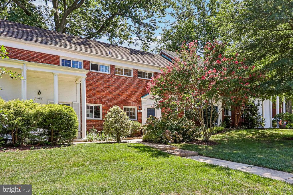 1410 MARTHA CUSTIS DR