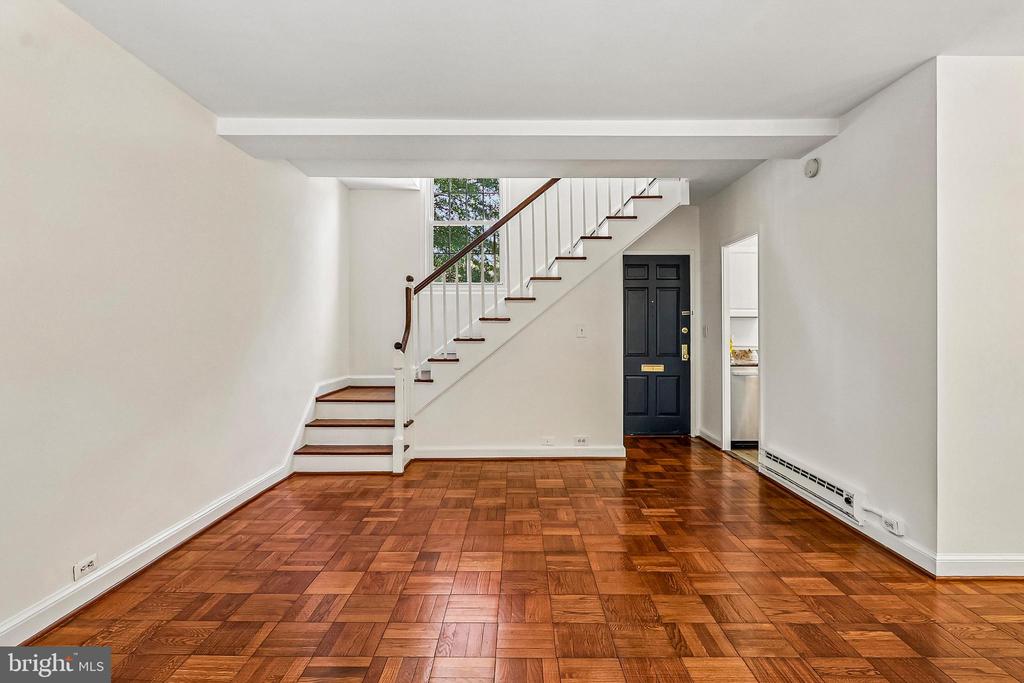 1410 MARTHA CUSTIS DR
