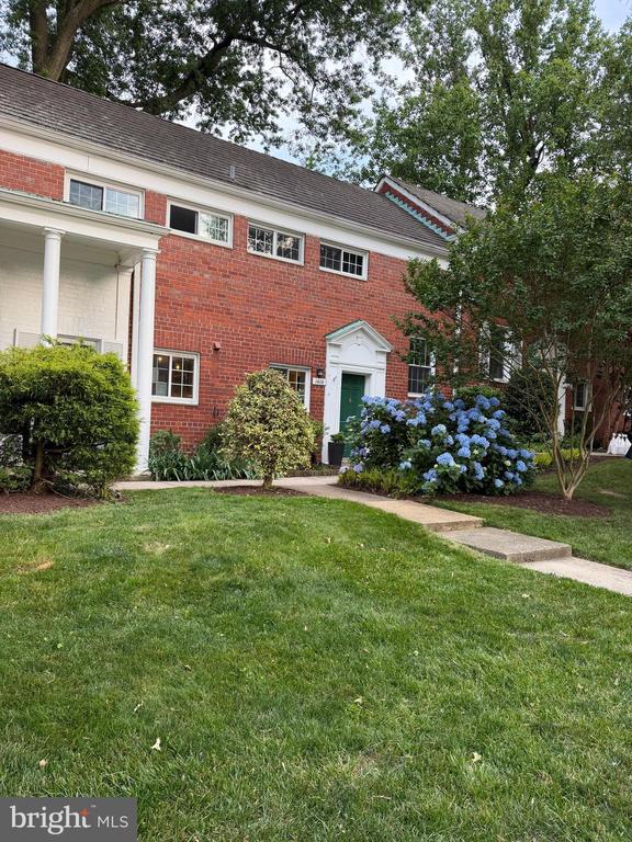 1410 MARTHA CUSTIS DR