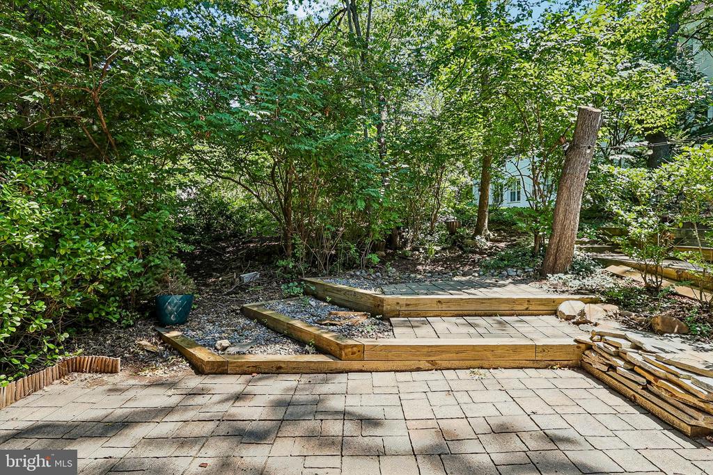 1410 MARTHA CUSTIS DR