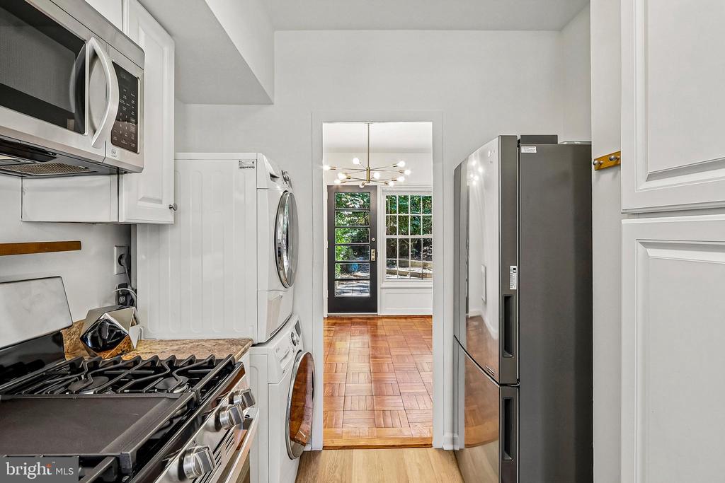 1410 MARTHA CUSTIS DR