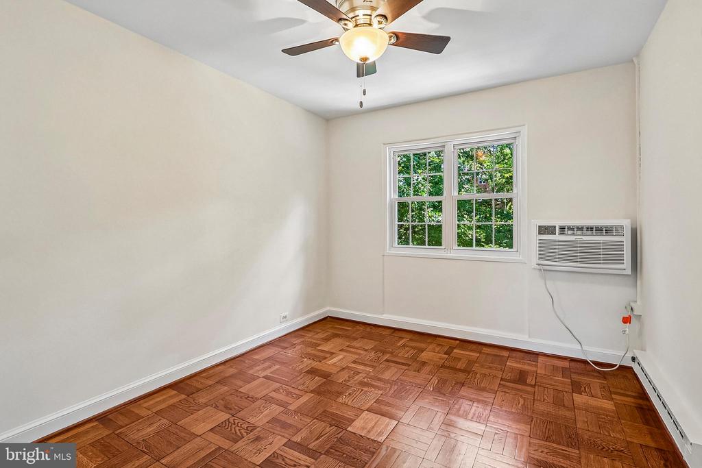 1410 MARTHA CUSTIS DR
