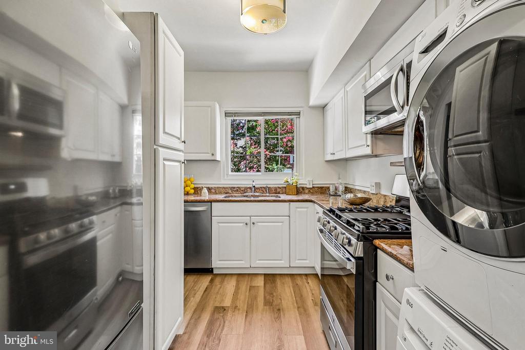 1410 MARTHA CUSTIS DR